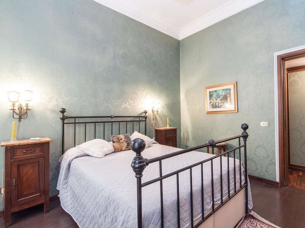 RSH Spanish Steps Luxury Apartment