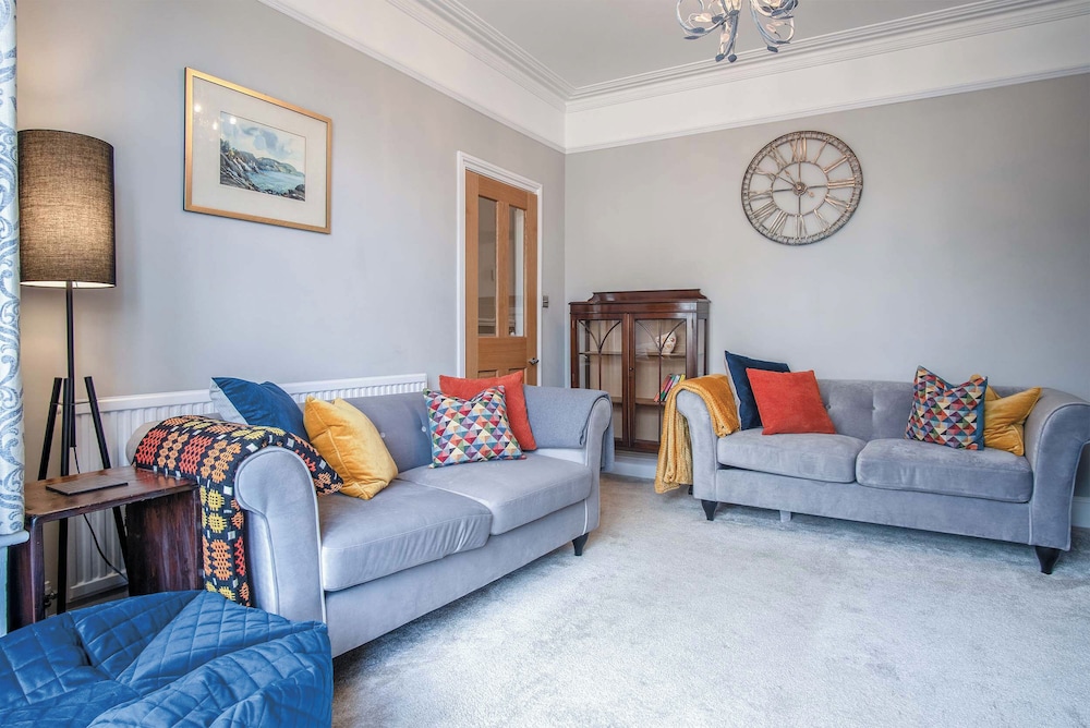 Overland Road 4 Bed House Mumbles