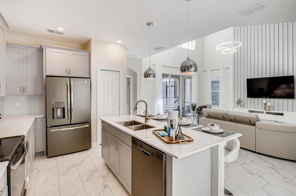 2773 BD - 5Bd Home With Private Pool 14 Guests view 2