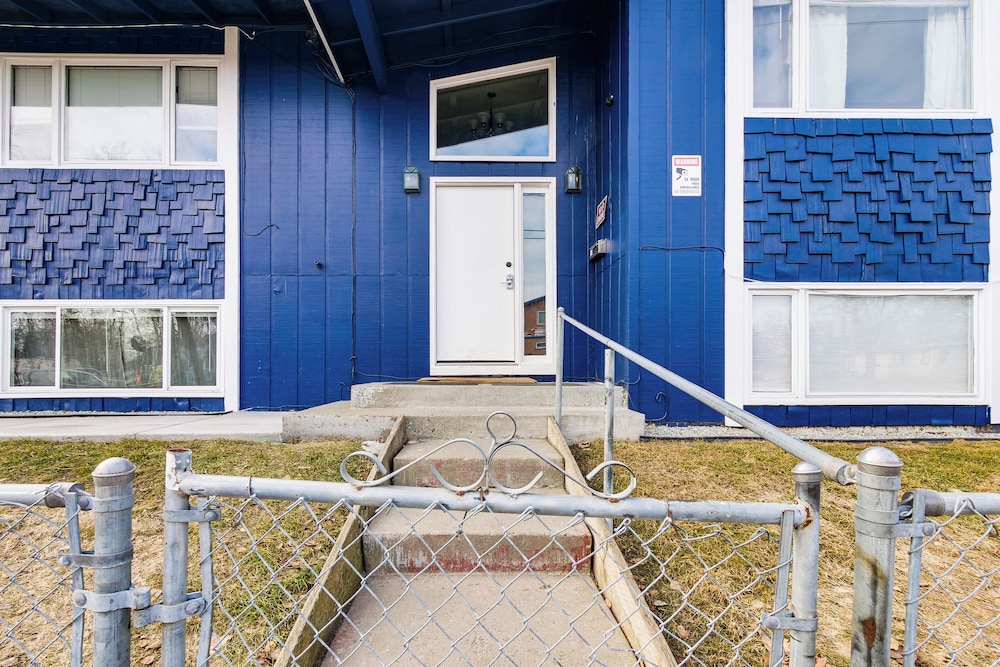 11 Mi to Kincaid Park: Convenient + Cozy Apt!