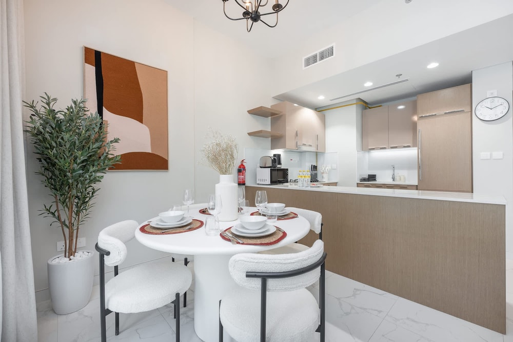 Contemporary 2BR in Azizi Greenfield - Meydan