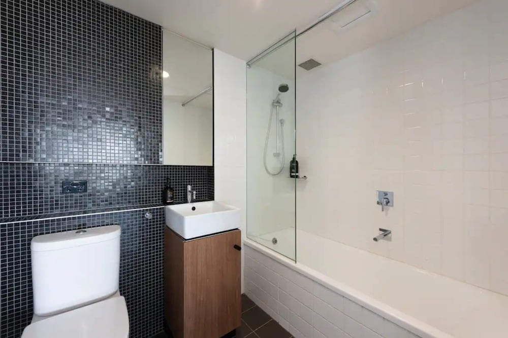 Stylish 2-bed Apt in Southbank With Parking