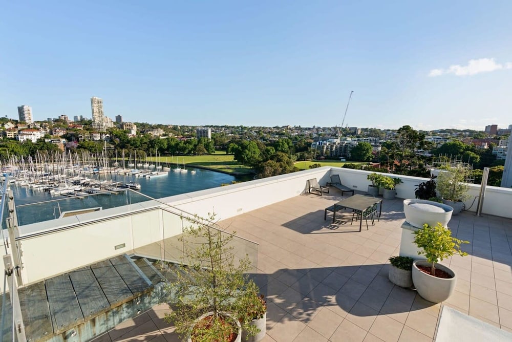 Elizabeth Bay Home With a View Rooftop Pool