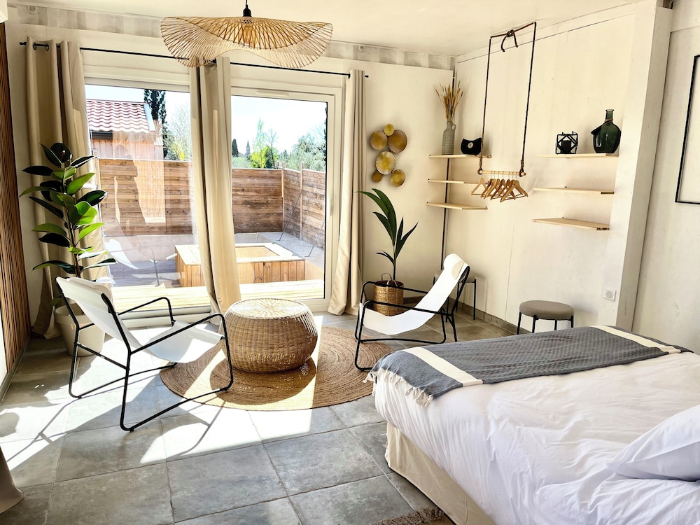 NUIKI Lodges