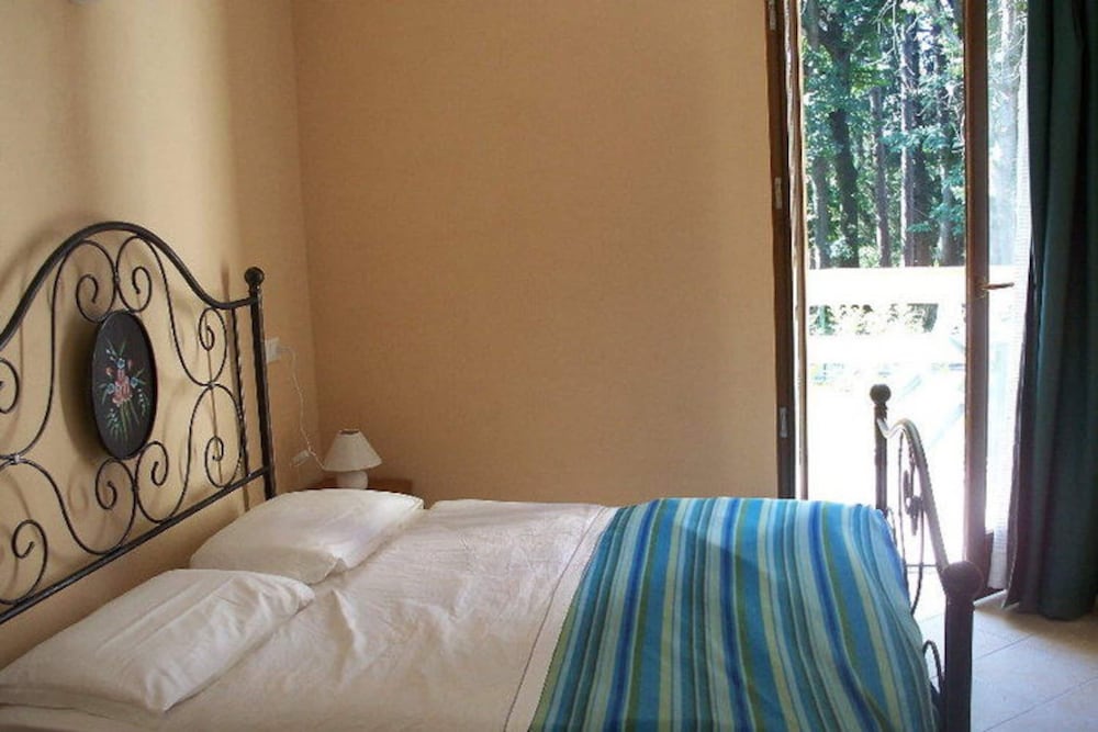 Cottage in Intra With Lake and Mountain Views photo 2