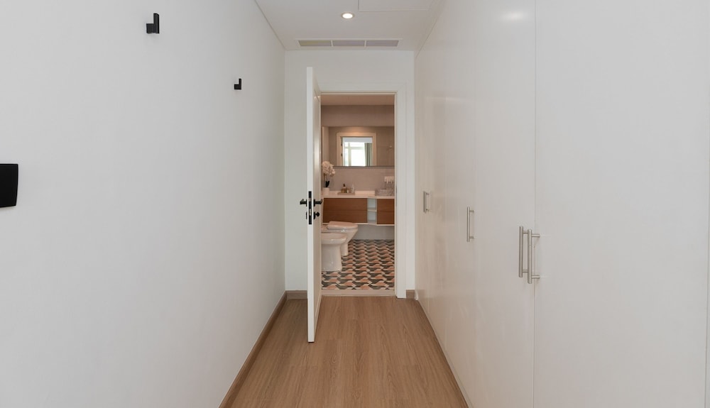 Sleek 2BR Apt at the Palm w Beach Access