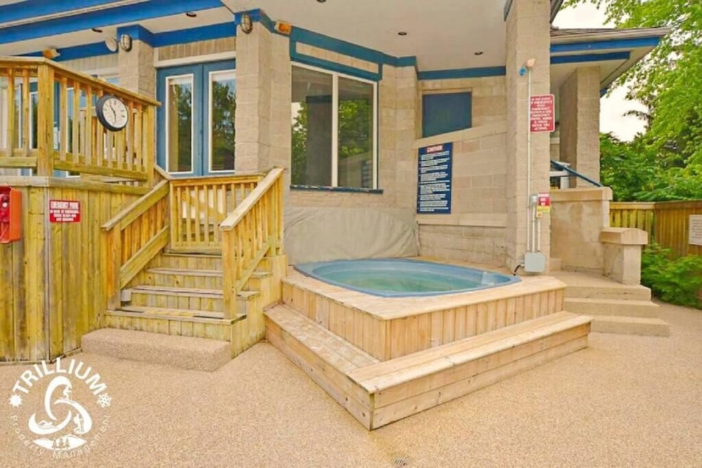 Steps to the Hill 1 Bedroom Wifi Crave TV