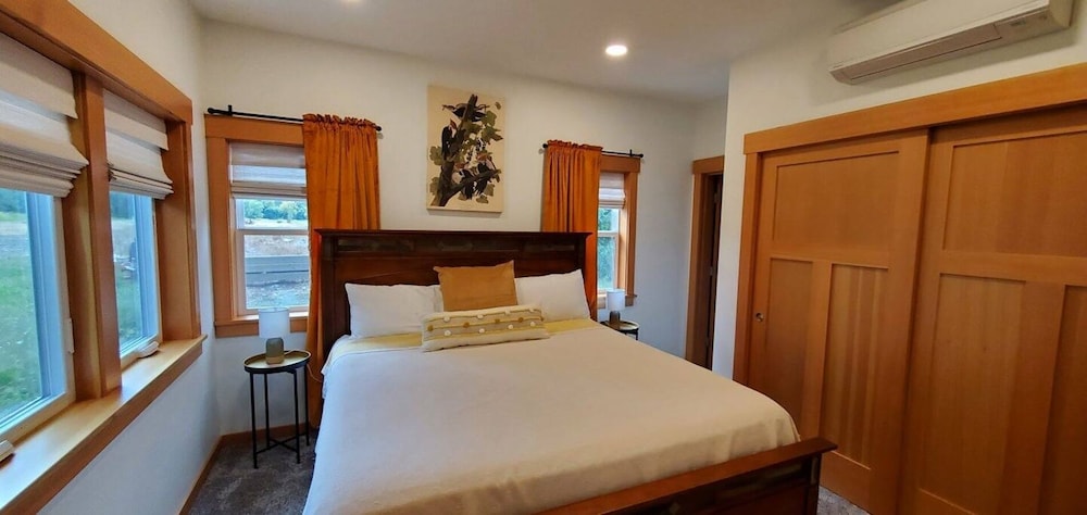 Quail Run River View Cottage