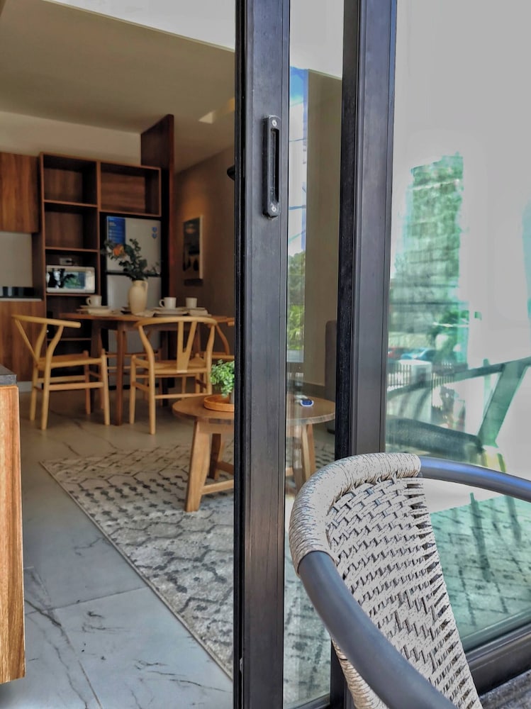 Super Cute Flat on 5th Ave in PdC Steps From Beach
