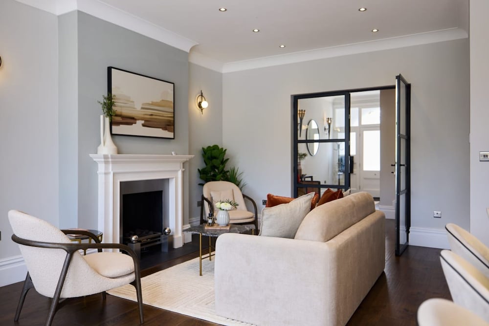 The Roehampton Place - Elegant 5bdr House With Garden Parking