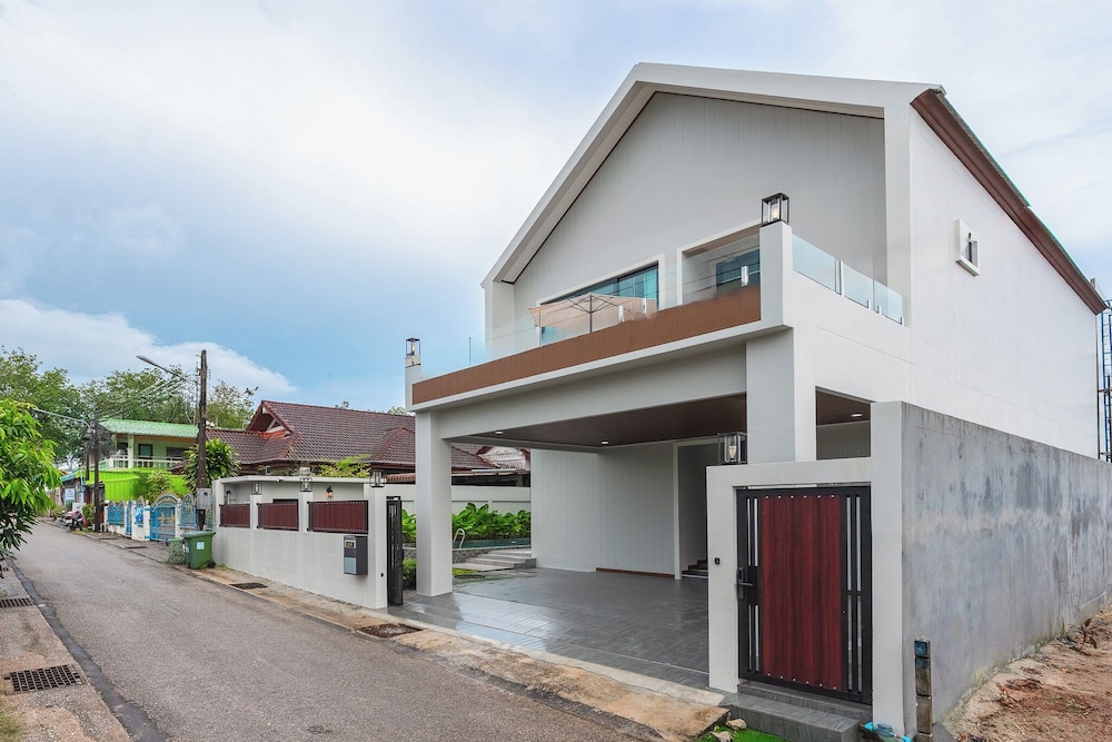 Pool Villa Near Laguna Golf Beaches V226