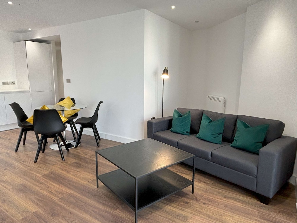 Modern 2 bed With Parking - Grand Exchange Bracknell view 2