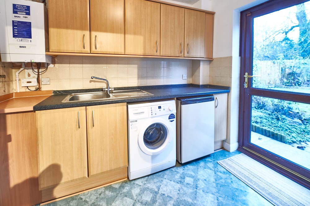 Northleigh House, Furzton, 6 Bedroom/5 Bathroom House