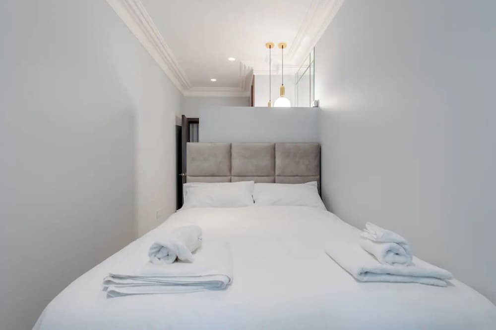Beautifully Refurbished 2BD Flat - Earl's Court!