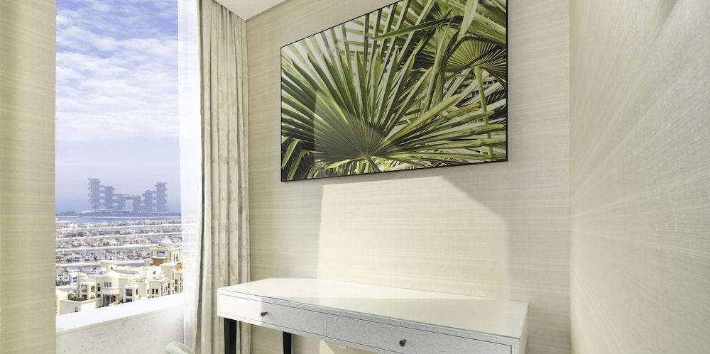 LUX Iconic Views at Palm Tower Suite 3