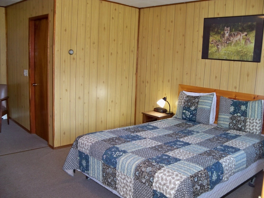 Stardust Motel view 4