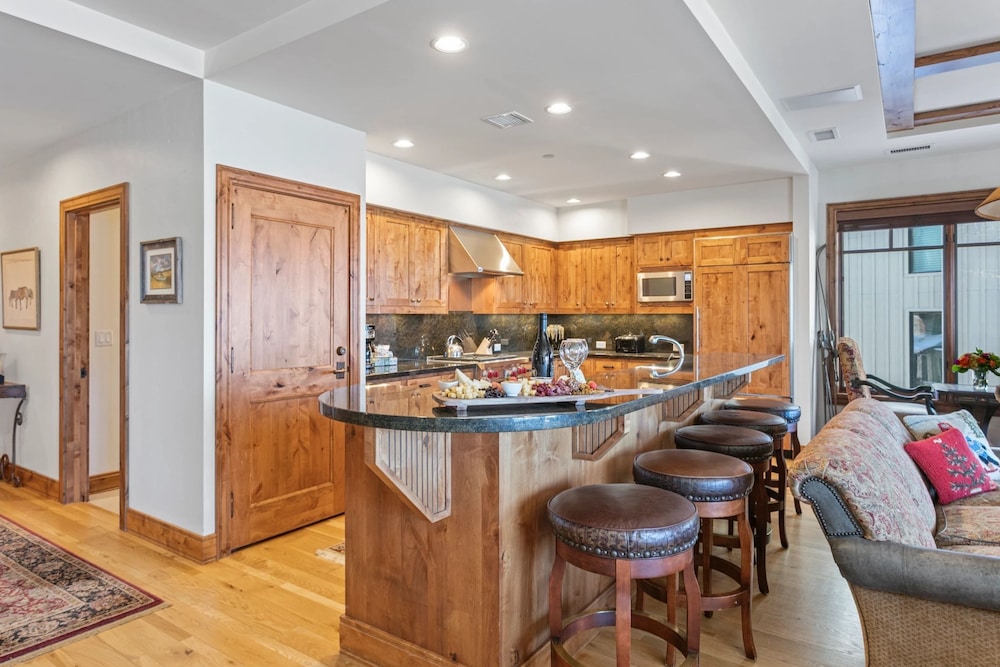 Shooting Star Lodge at Deer Valley Resort - Three Bedroom Residence #205 3 Condo