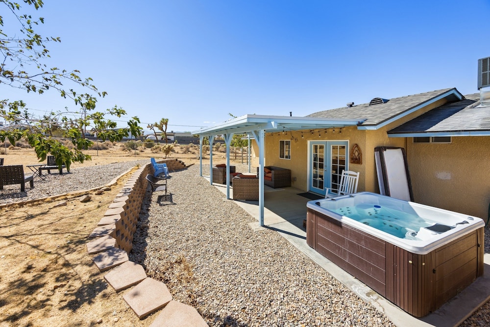 Starlight Ranch - Hot Tub, Fire Pit & Grill 3 Bedroom Home