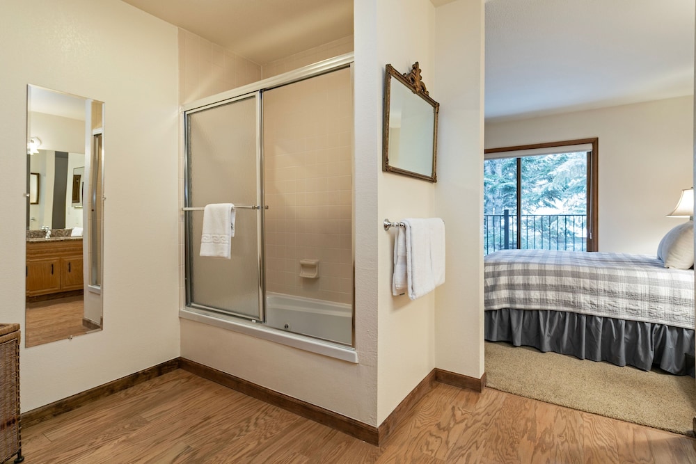 I1 Gore Creek Meadows 4 Bedroom Townhouse