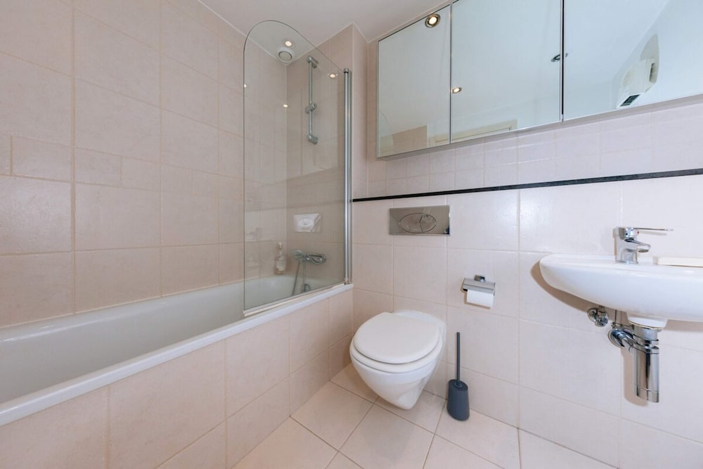 Contemporary 2BD Flat by the Grand Canal - Dublin!