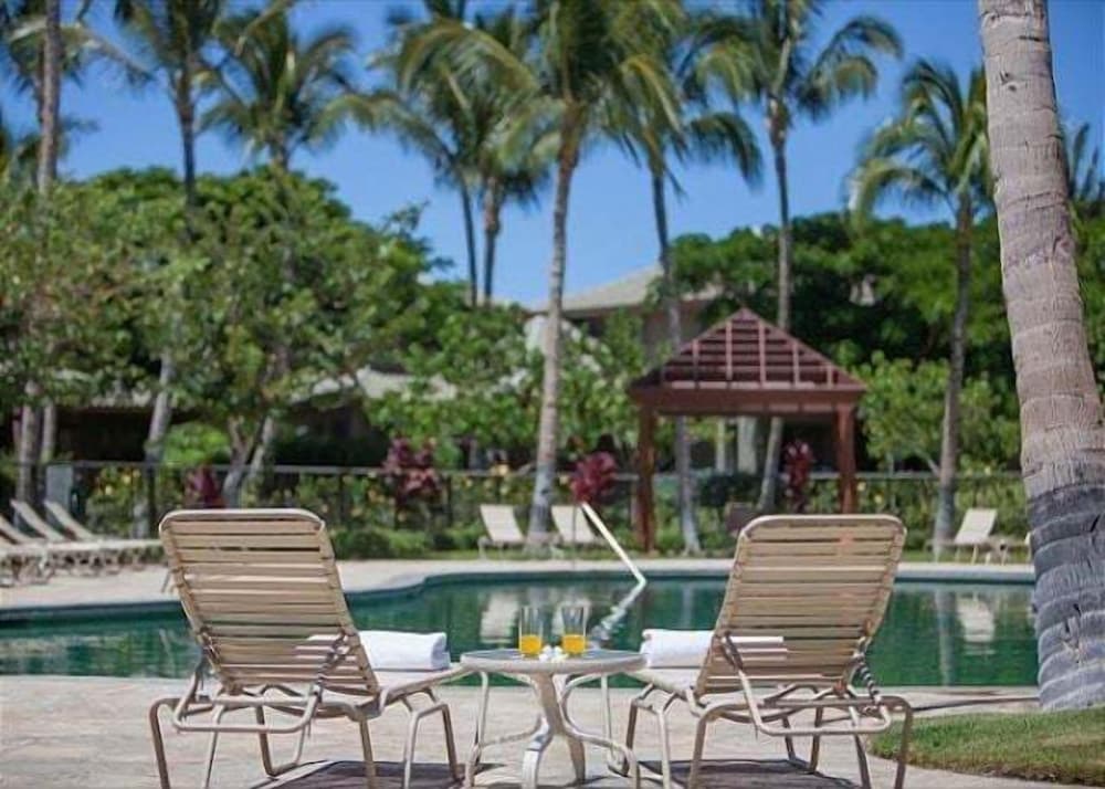Walk to Restaurants/shopping - Excellent Golf Course Views - Private Beach Access - Vrkcv