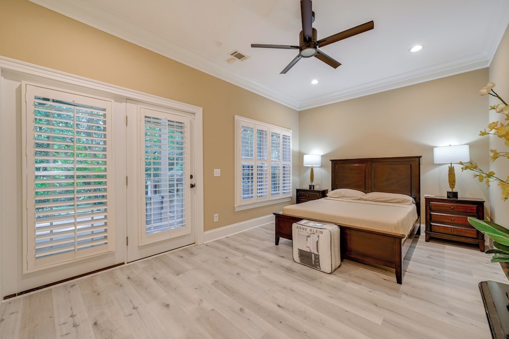 Hike & Explore! Luxe Retreat Near Lake Norman