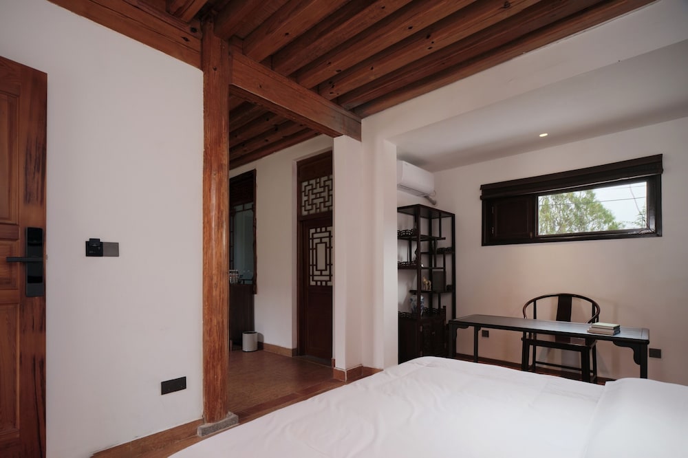Shaxi Ancient Town Chang Le Li Chinese Courtyard Hotel