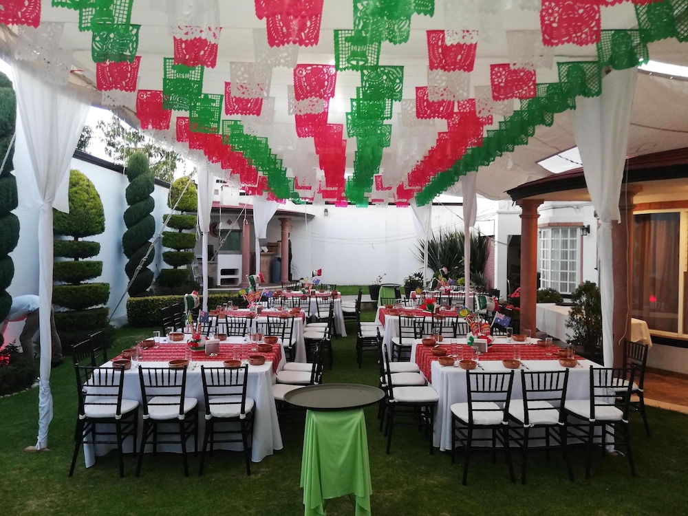 La Aurora Hotel like Home
