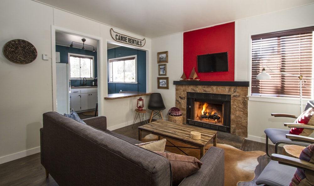 Noon Lodge at Mallard Bay