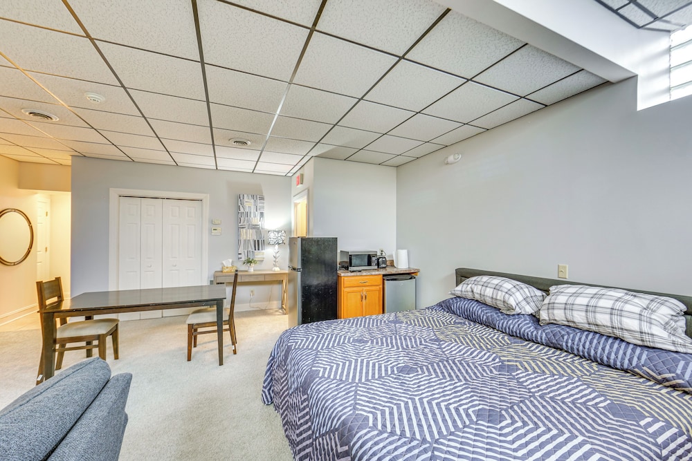 1 Mi to Dtwn: Cozy Retreat in New Kensington!