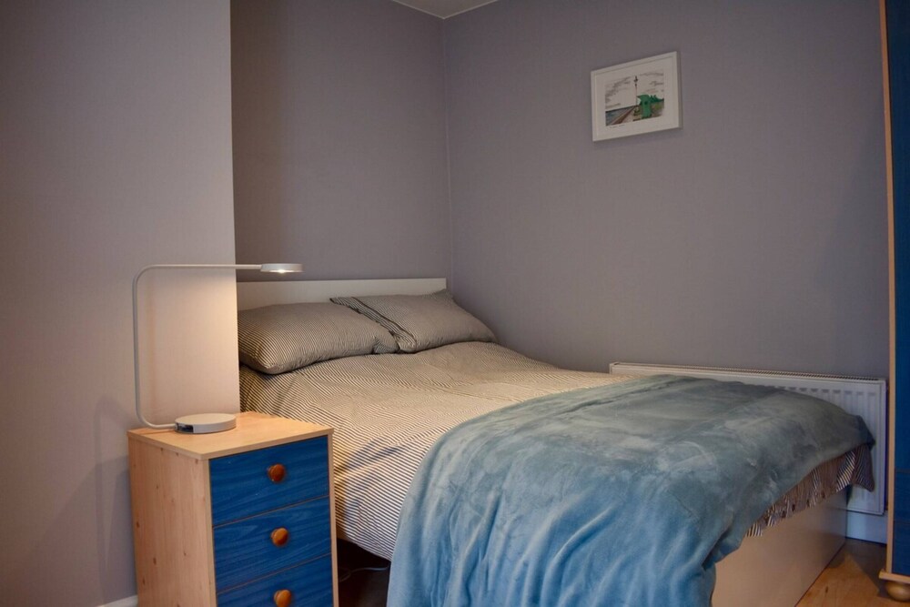 Charming 2 Bedroom Cottage in Central Location