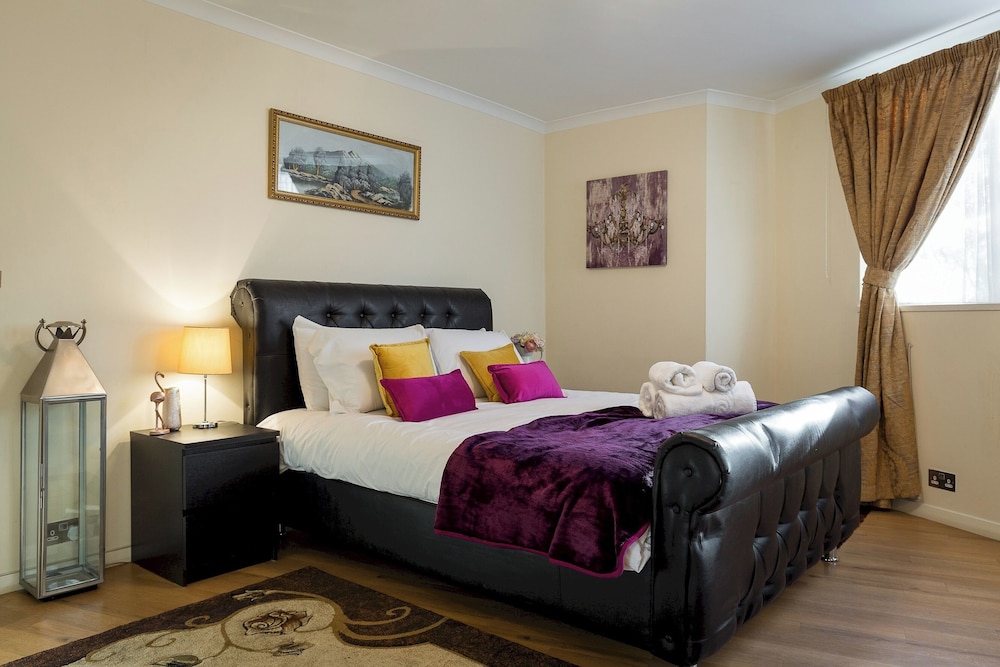 Luxury Villa 6 Bedrooms Next to Marble Arch