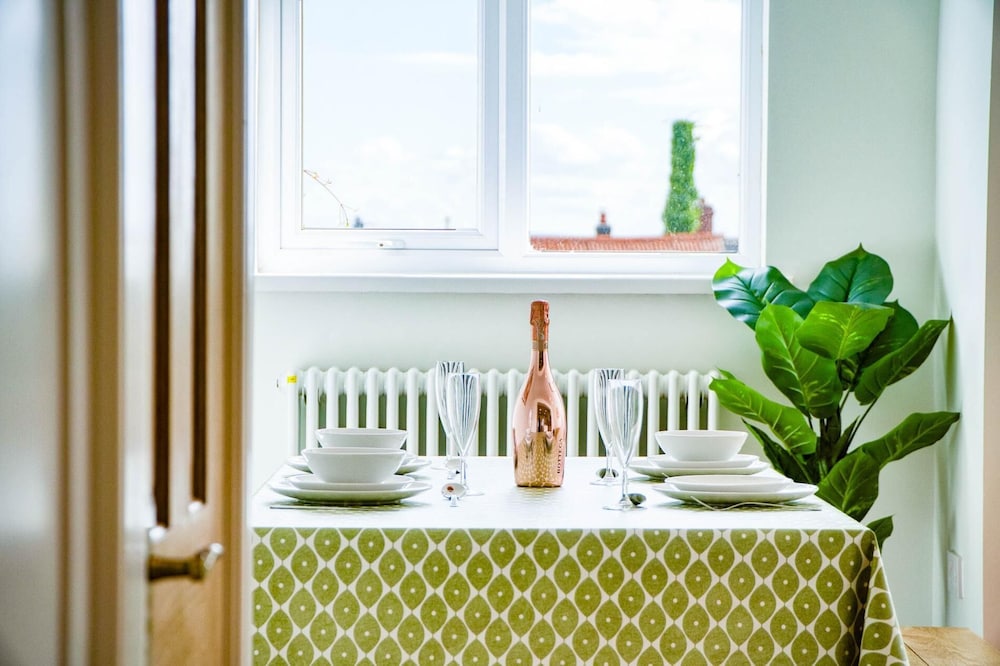 Woodville Road - 2 Bedroom House - Mumbles