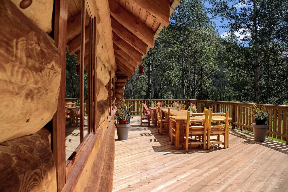 Rock Lake Lodge