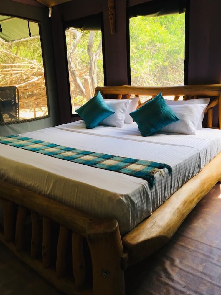 Podi Hoona Yala Safari Camp