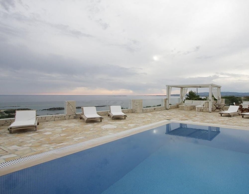 Agnanti Suites