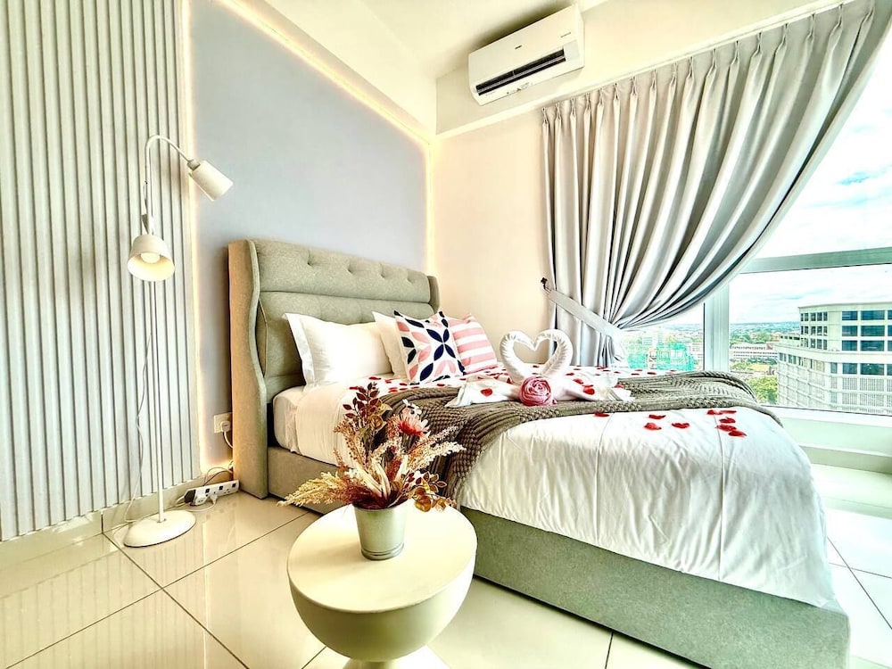 ICC Luxury Suites By Grab A Stay