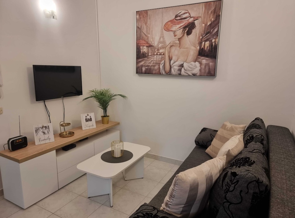 Modern and Bright Fazana Apartment With Balcony and Sea View