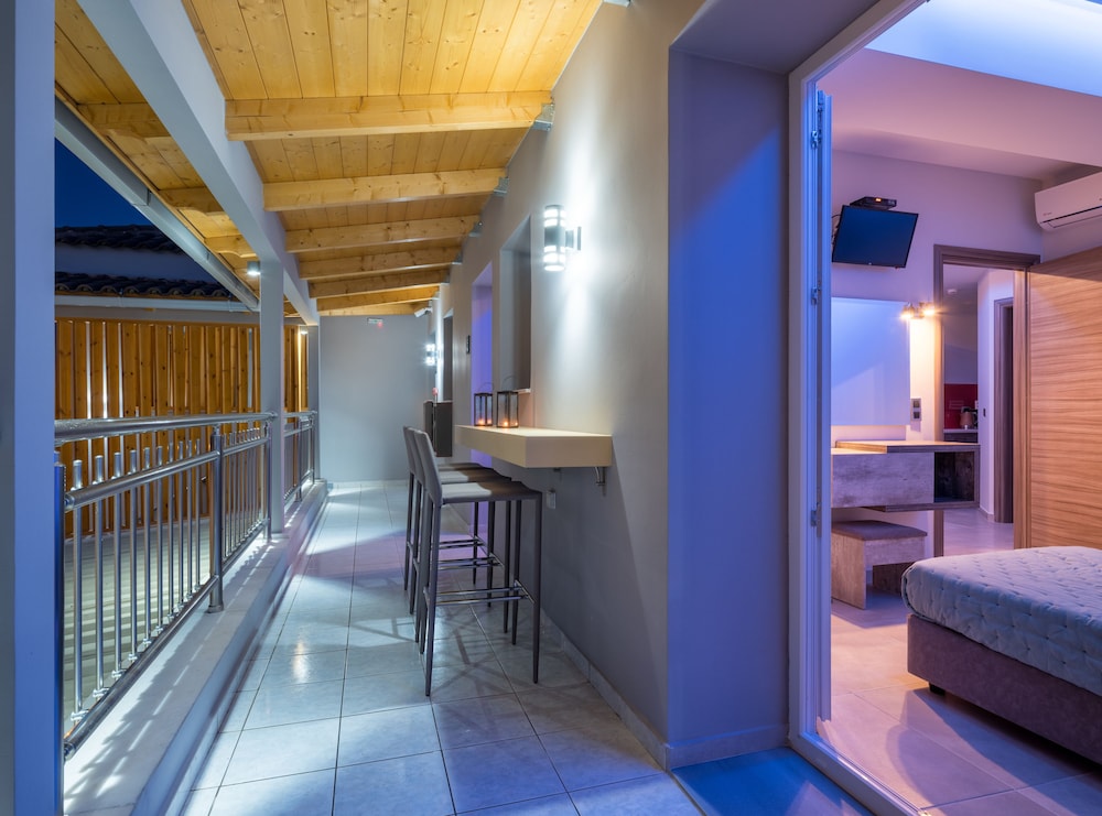 Savvas Luxury Suites