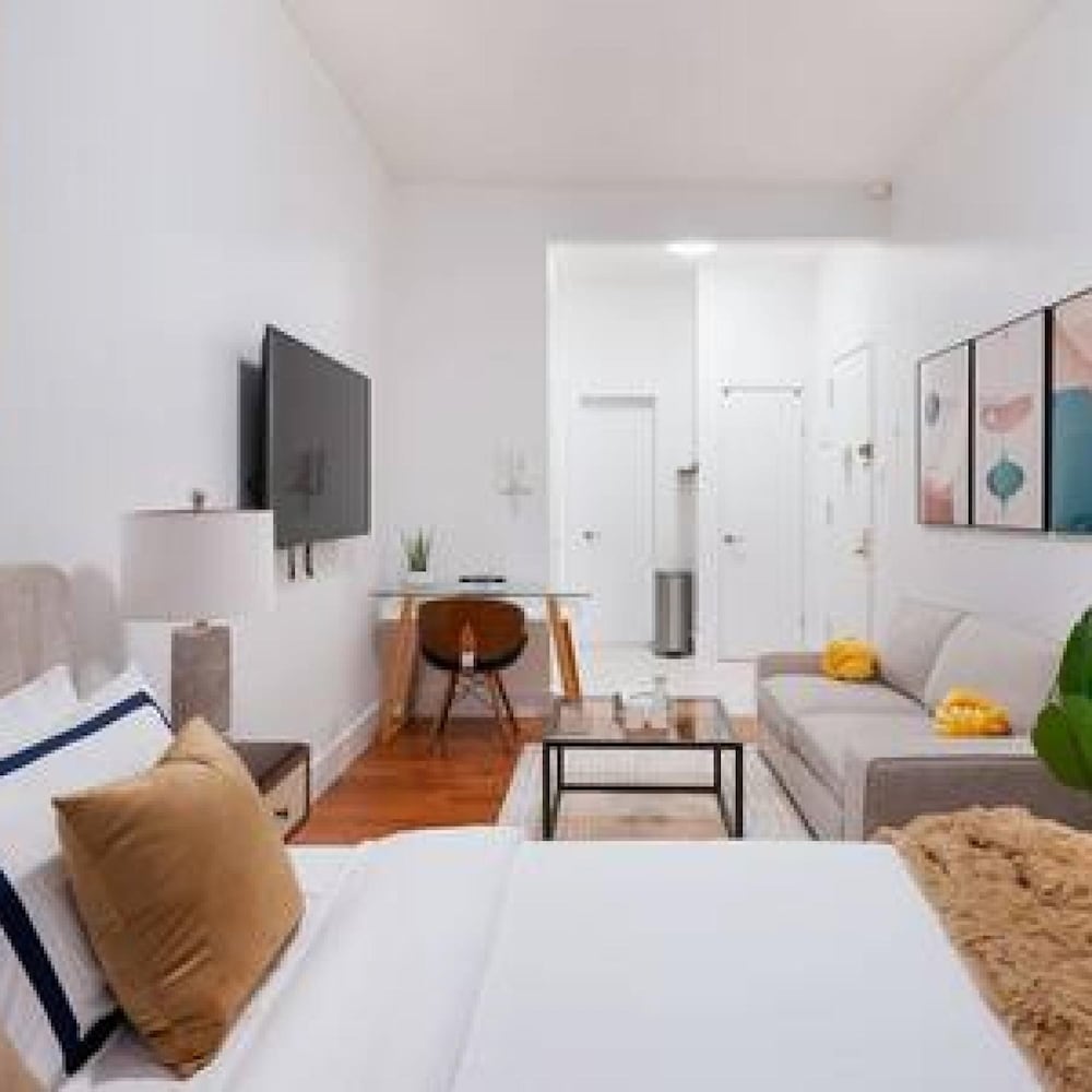 444-1c New Studio in Hell s Kitchen