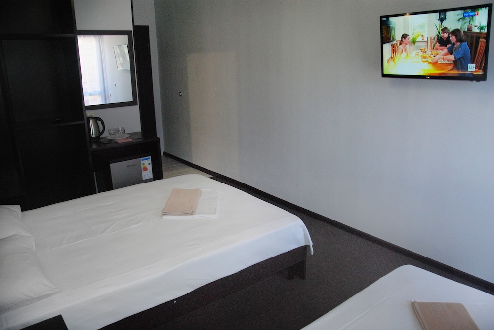 Peak Season Hotel