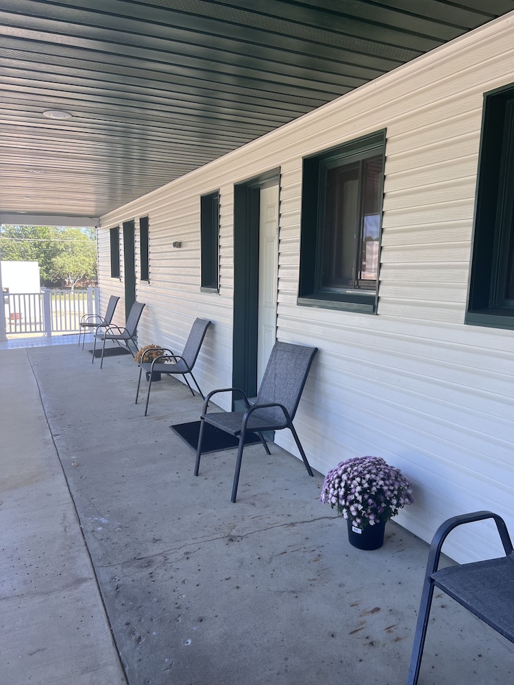 Hampton Motel