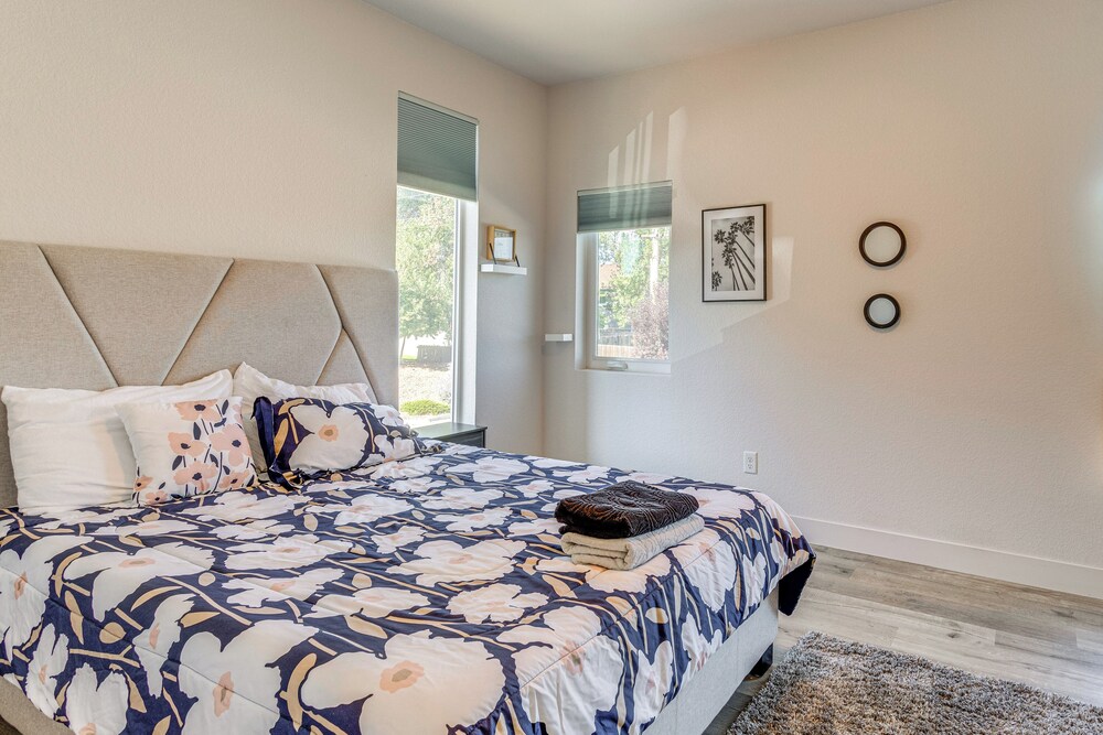 Pet-friendly Condo w/ Balcony ~ 17 Mi to Denver