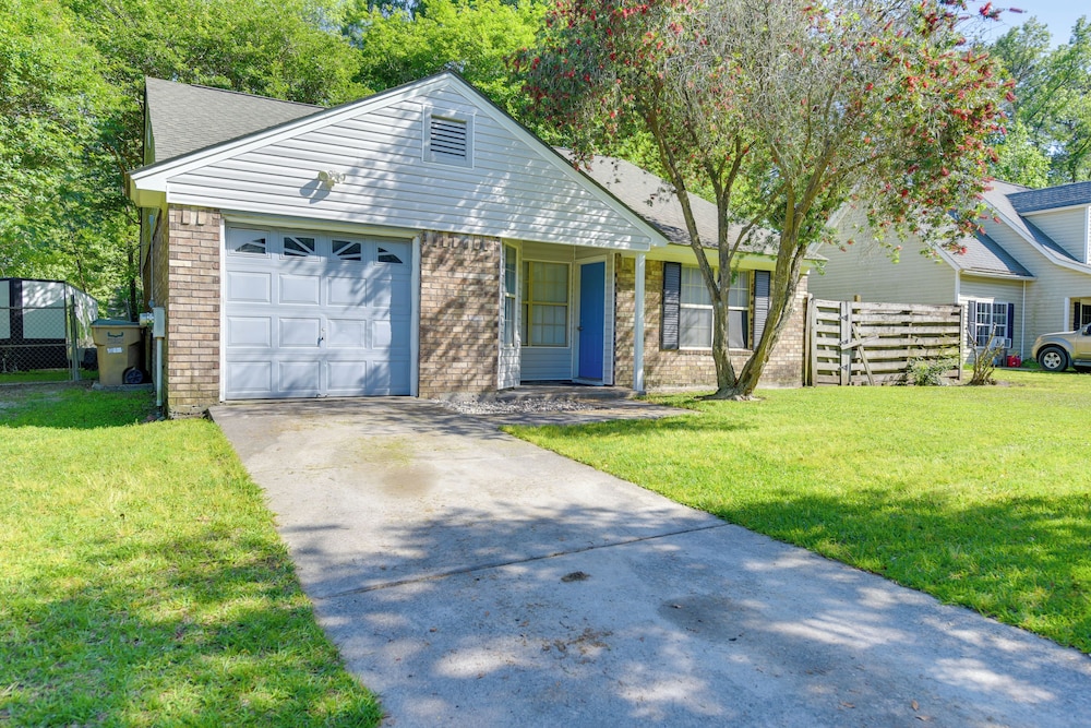 Near Shops & Eats: Richmond Hill Home w/ Yard!