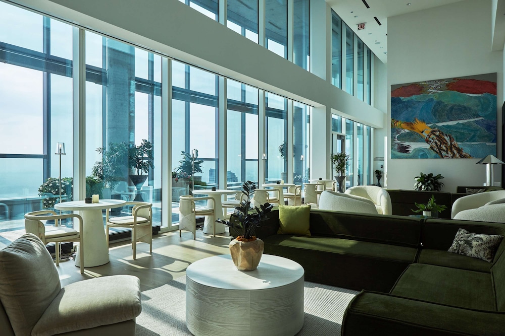 Lux 67fl Apt Lake Views Top Residential Sky Deck