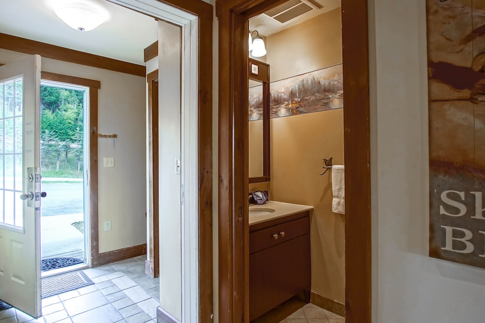Camp 4 # 11: 3 Bedrooms + Bonus Sleeping Den, 3.5 Baths: Slope Side