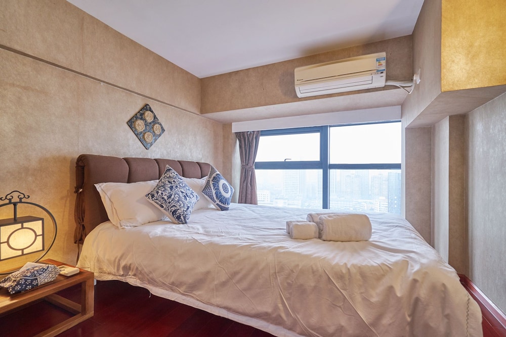 Summer Flower Apartment