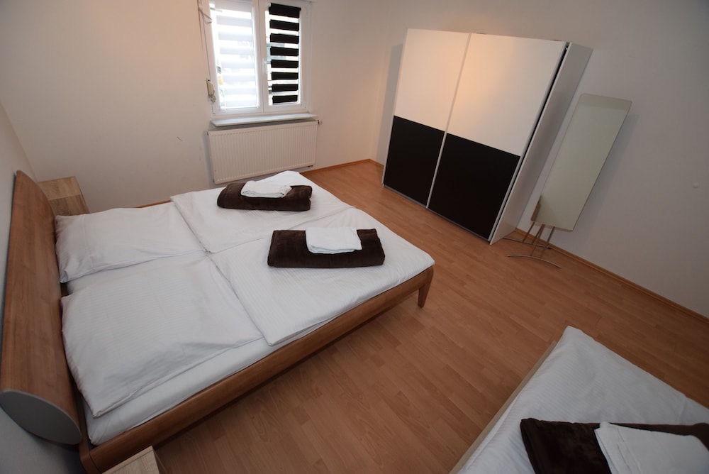 AB Apartment 25 view 3