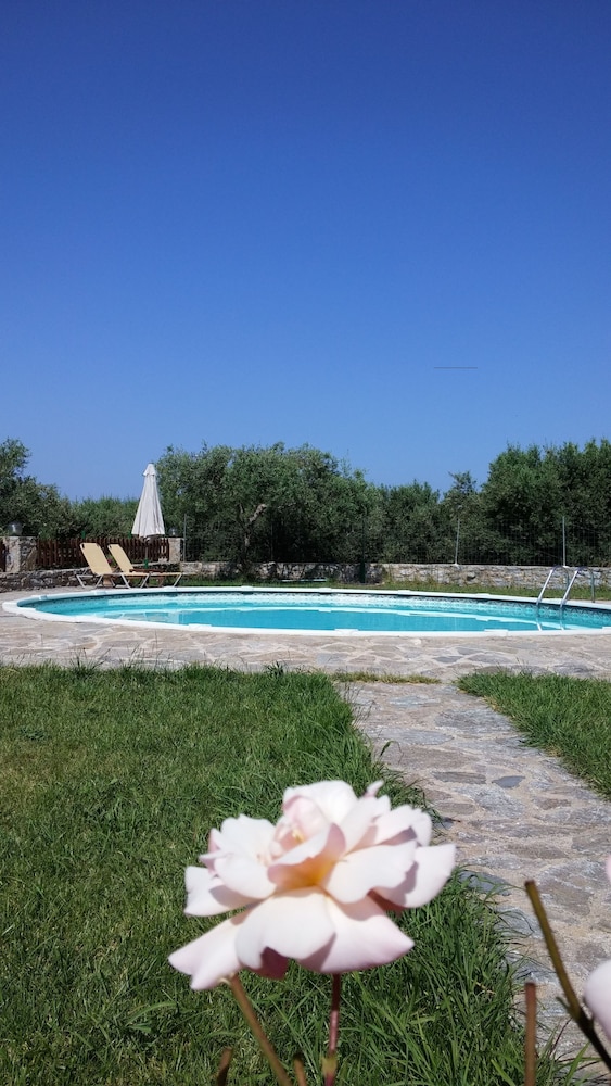Stratos Villas