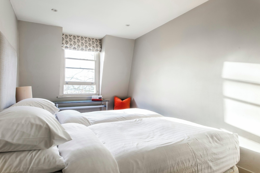 Cornwall Gardens III by Onefinestay